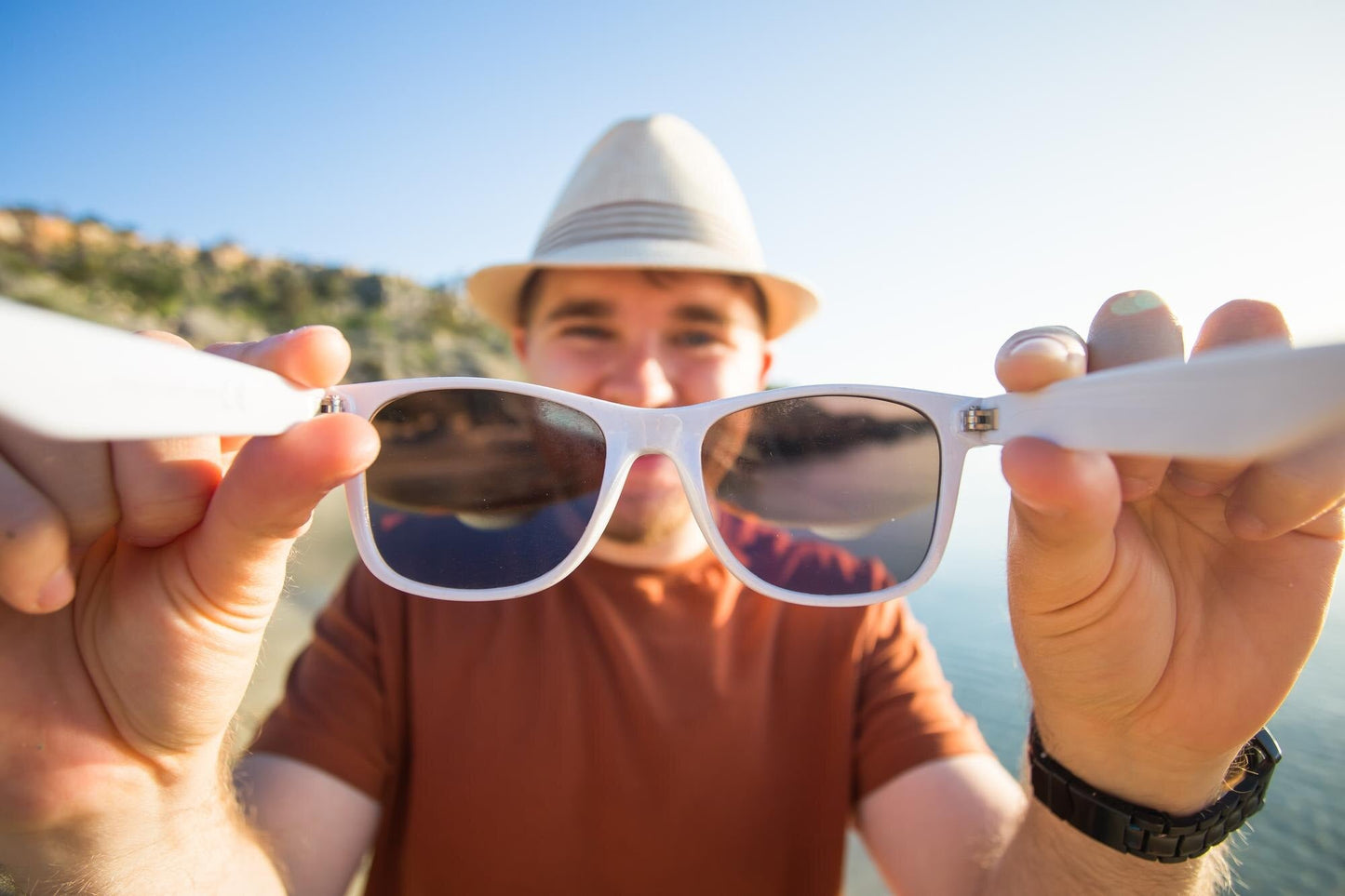 ¿Cómo saber la talla correcta de lentes de sol para ti?